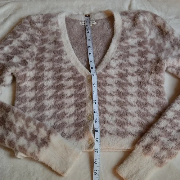 Aeropostale, Women's Super Soft, Fuzzy Pink Fall, Cropped Button-Up, Sweater - Picture 6 of 9